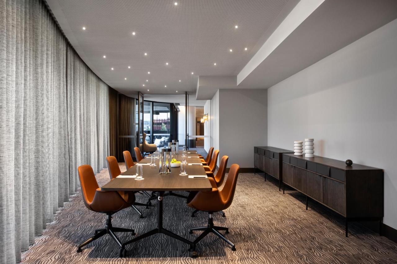 Melbourne Marriott Hotel Docklands Exterior foto Meeting room