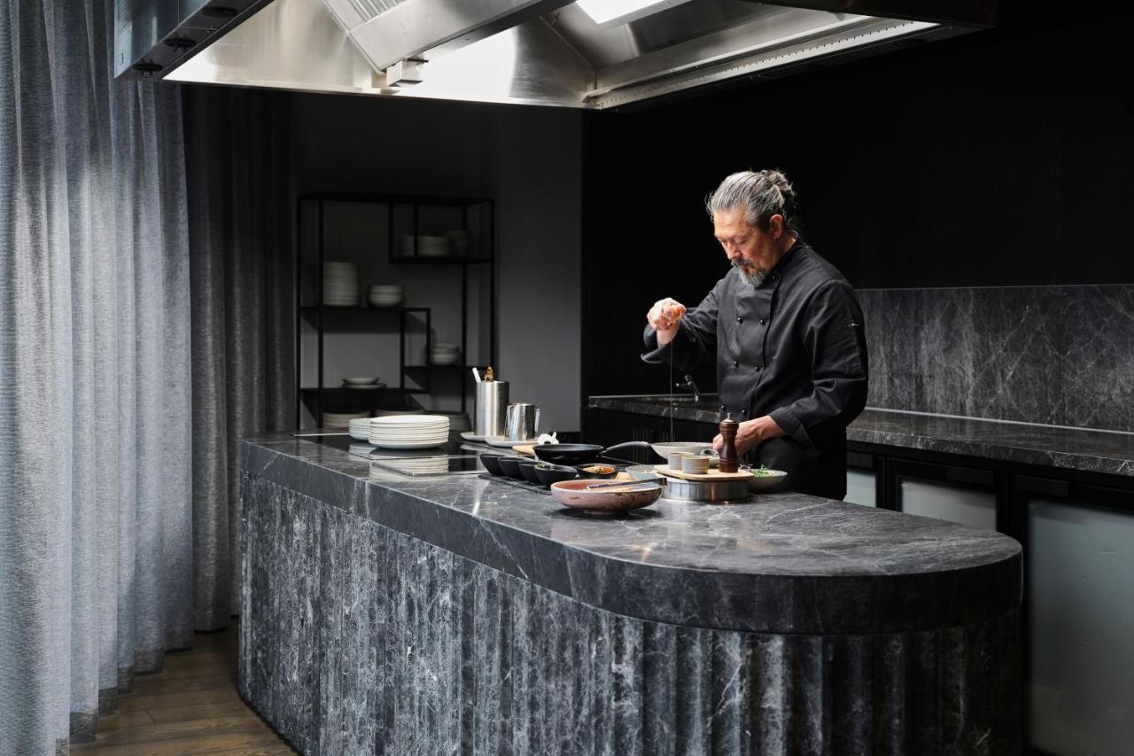 Melbourne Marriott Hotel Docklands Exterior foto Chef Nobu Matsuhisa