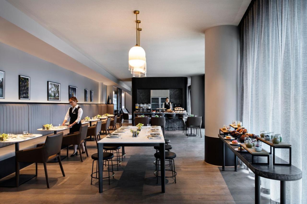 Melbourne Marriott Hotel Docklands Exterior foto The lounge at London Heathrow Airport