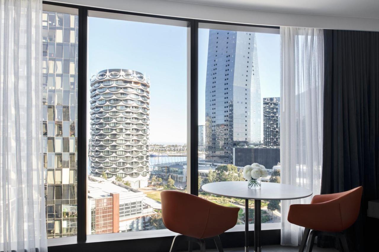 Melbourne Marriott Hotel Docklands Exterior foto View from a typical apartment